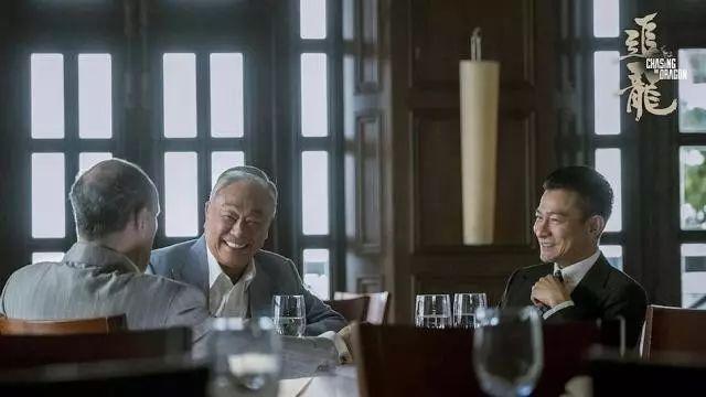 曾江曾在《跛豪》中饰演雷洛,这回在《追龙》里客串了雷洛的岳父……