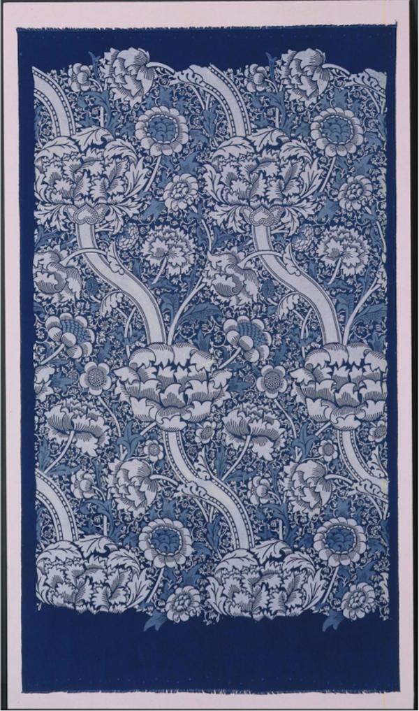 莫里斯设计的织物,1884。在工艺制作阶段,莫里斯也常常动手参与制作。