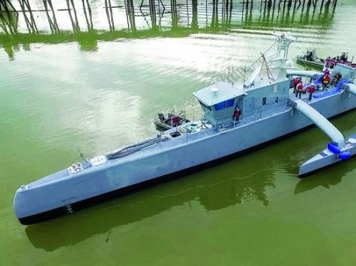 正在海上进行试验的美国Sea Hunter自主战舰。