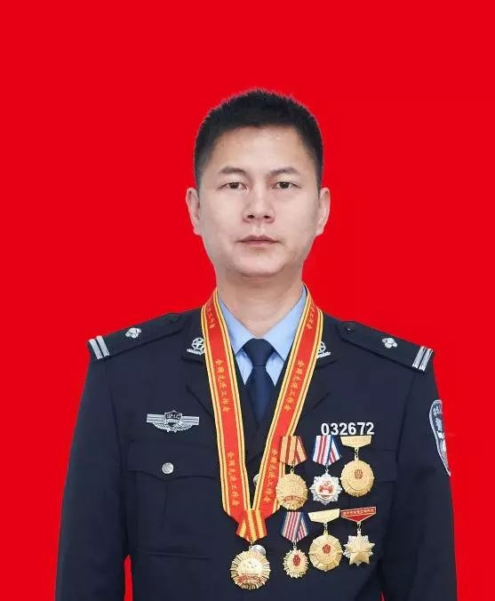 周扬2.jpg