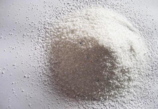 用温水冲泡洗衣粉 洗净效果加倍