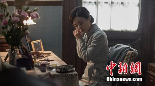 资料图:赵丽颖在电影《密战》中饰演贺兰芳