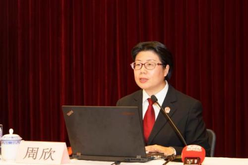 周欣在传达十九大精神。 本文图片 上海一中院提供