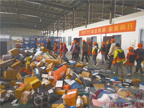 你知道快件送到客户手中,会经过哪些程序吗 小记者走访快递企业,收获满满