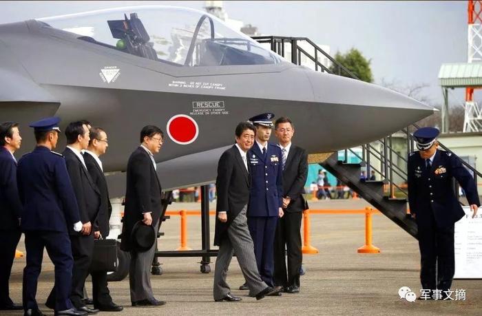 成立60周年航空阅兵式