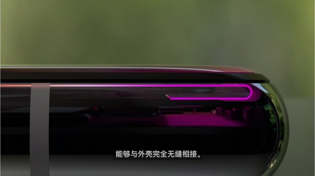 经过折叠的OLED屏幕