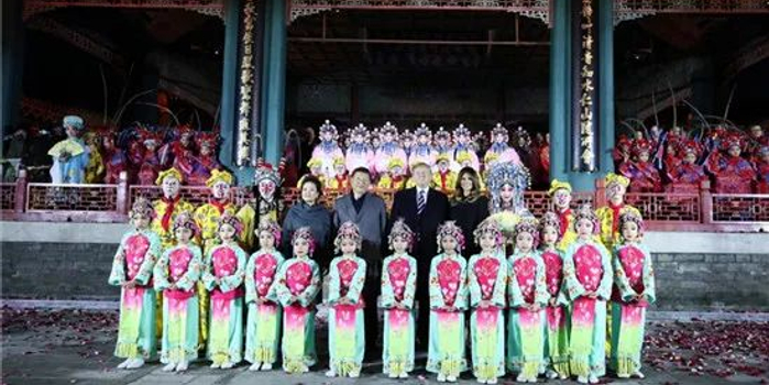 特朗普换推特背景盛赞中国 日本网友吃醋:我