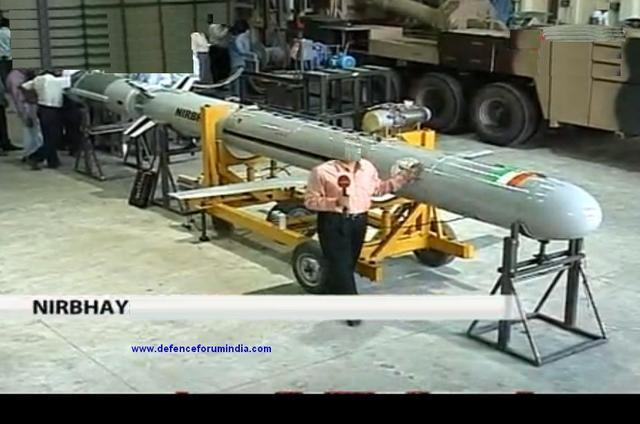 印度电视台曾经播放的“无畏”导弹视频截图,据称由于是研究部门内部资料,所以人脸被抠掉了