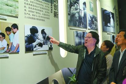 “抓斗大王”包起帆为100多位劳模上党课