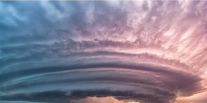 摄影师拍雷暴云 壮观似原子弹爆炸