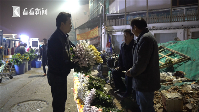 老段和花农兄弟共用一个摊位
