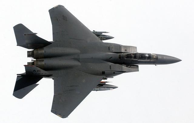 F-15E的F100-PW-220,标志性的裸奔式尾喷口