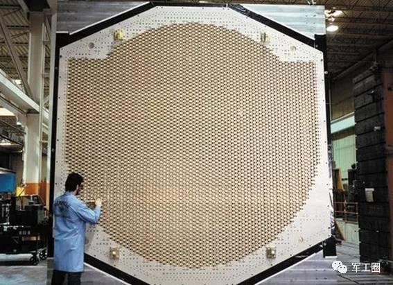 宙斯盾”雷达系统的SPY-1雷达天线