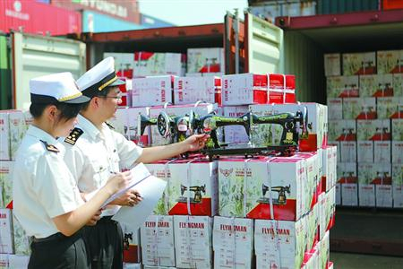 上海海关查扣2200台出口侵权缝纫机