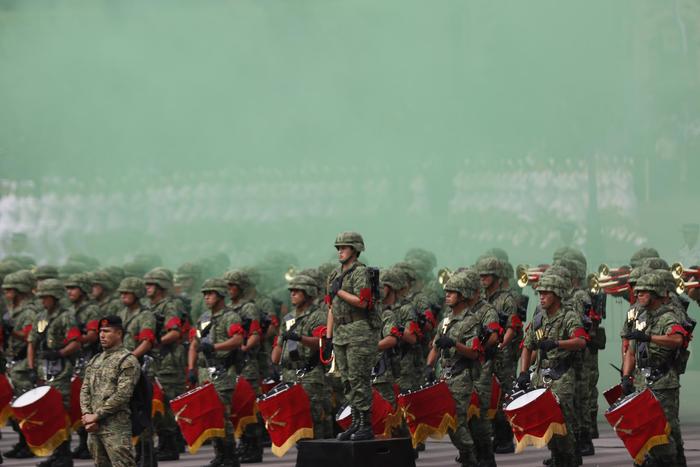 墨西哥举行阅兵庆祝独立日