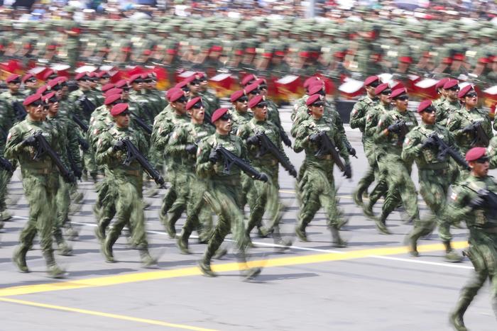 墨西哥举行阅兵庆祝独立日