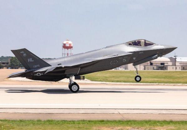 6月11日,第300架量产型F-35战机从美国沃思堡起飞。(美国洛马公司官网)