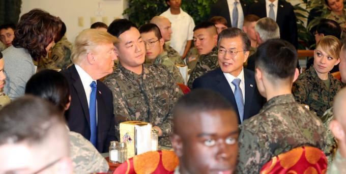 特朗普暗示贸易谈不妥就从半岛撤兵 韩国人炸锅