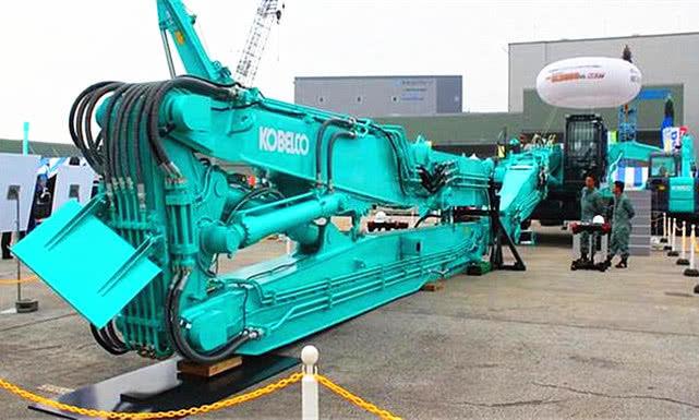 日本发明的拆楼机，机械臂达到65米，20层的建筑物拆卸非常方便