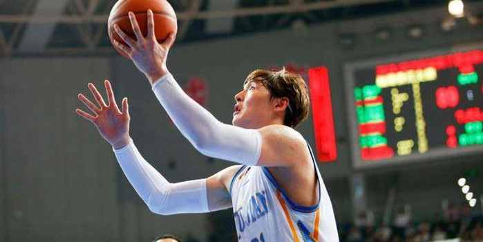 王哲林过于孤单?福建可多给2.20米神塔机会 他