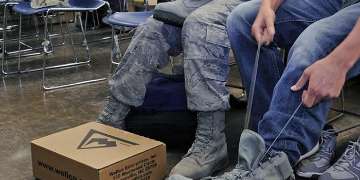 美国老牌军靴制造商5名高管被判刑:用中国制