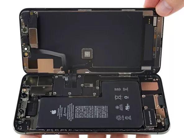 iPhone 11 Pro拆解：并没有额外的2GB内存