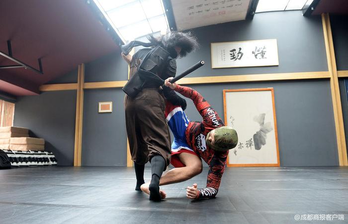 图集：仗剑走天涯，北京小伙在成都圆了他的“武侠梦”