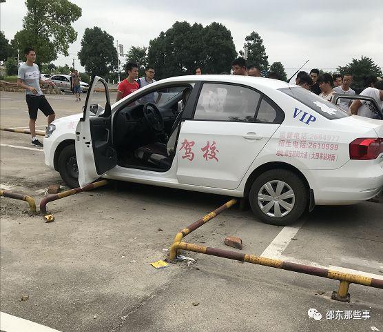 邵阳某驾校出事啦！女学员撞女学员！差点酿成大祸！