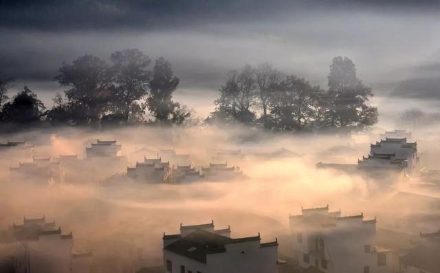 久居喧嚣的城市，在沉静的古村镇里住几天，历史与现实恍然交错