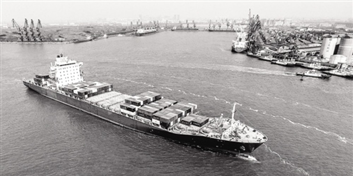 务参赞何伟文: 特朗普示好需听其言观其行 维