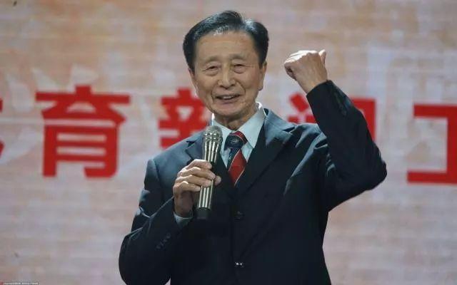 薪火相传40年！当他们并肩而立时，就是一部中国体育新闻简史