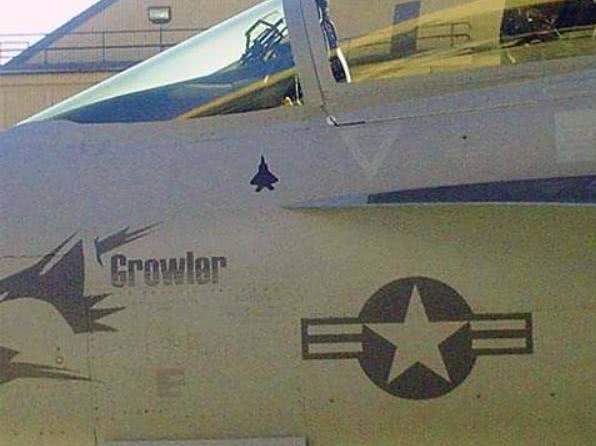 EA-18G“击落“F-22
