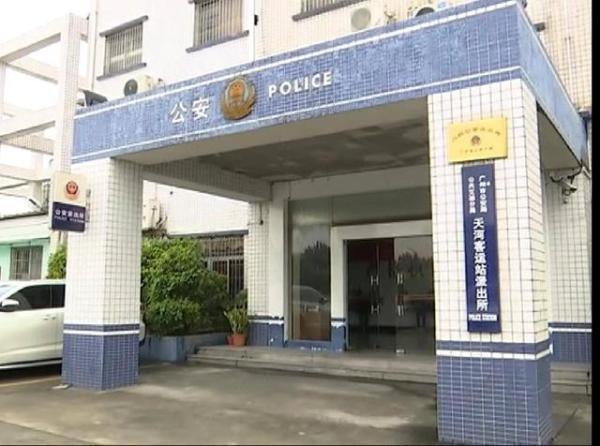 民警地铁巡查，发现可疑男子，一查竟是90年持枪故意杀人案嫌疑人