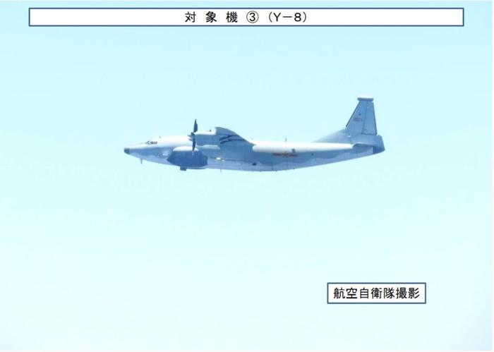 在南海闲逛的美舰抬头看，中国空军轰-6K、苏-35来了！
