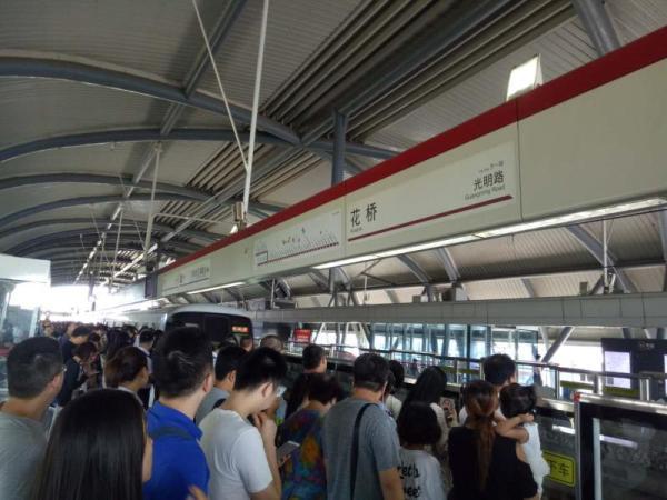 地铁双城一族：每日穿梭于上海江苏，追求低成本、高质量生活