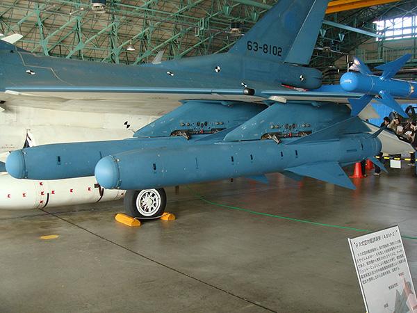 日本研制的ASM-2空射反舰导弹。