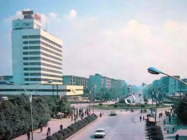 成都西餐进阶史：那些年，你吃过耀华餐厅的奶油雪糕吗？