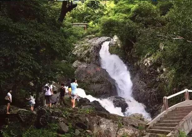 这些瀑布承包了海南夏天的清凉，翻山越岭也值得去一趟！