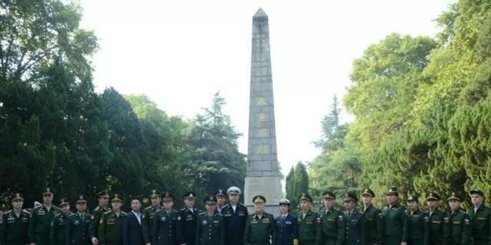 军运会开幕日早上 俄罗斯大将特意来这里铲起一抔土