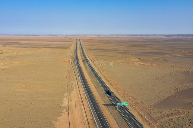 京新高速从巴彦淖尔至哈密路书，内含收费、服务区及加油站