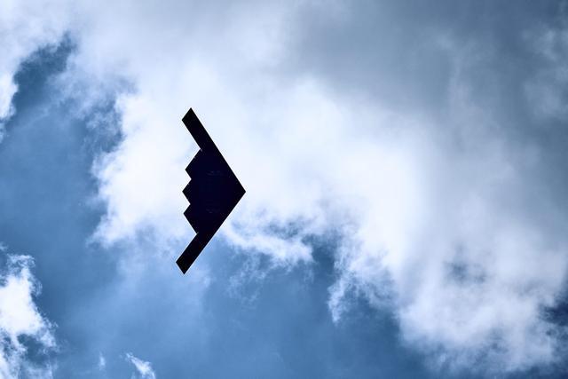 ▲B-2、B-21和F-22将组成“敲门”的急先锋