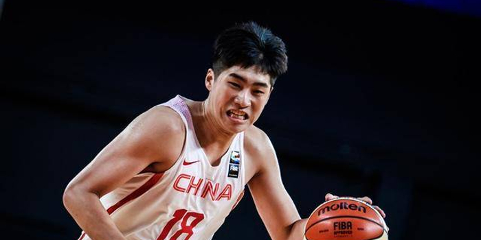 国青主力中锋今夏升入江苏男篮一队,亚青赛曾