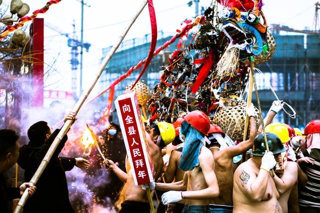 贵州德江县传统节日-元宵节炸龙