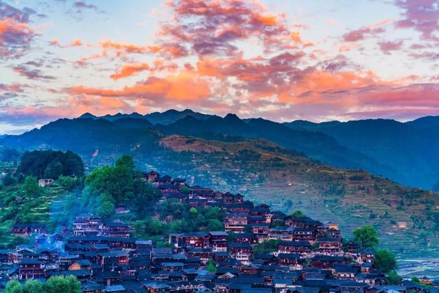 久居喧嚣的城市，在沉静的古村镇里住几天，历史与现实恍然交错