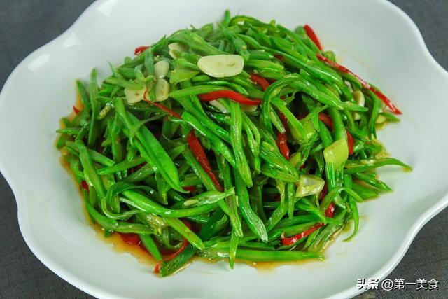 厨师长教你一道小炒“青椒炒芸豆”，不加一点肉，照样美味下饭