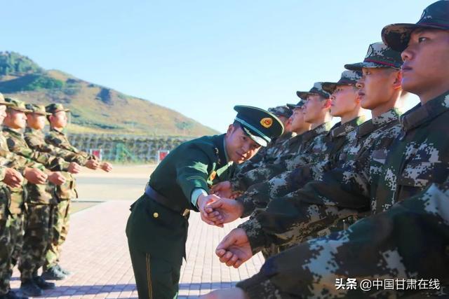 原创
				
				甘南高原气温骤降 寒气袭人 武警甘肃省总队砺练新兵 个个犹如小老虎