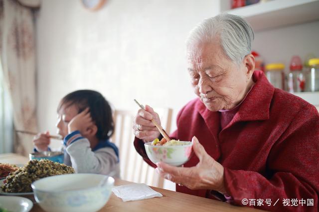 为啥越来越多外婆把带孙的事推给奶奶？两大原因，很少人知道！