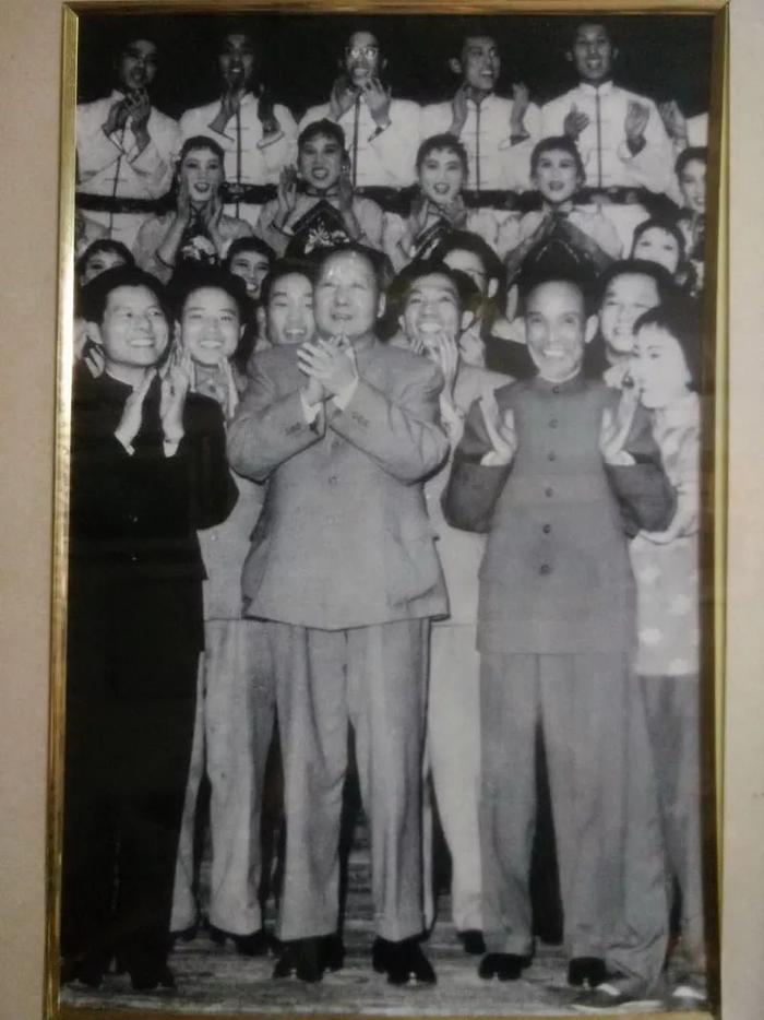 1964年1月11日,毛泽东在人民大会堂接见陆春龄(图/解放日报)
