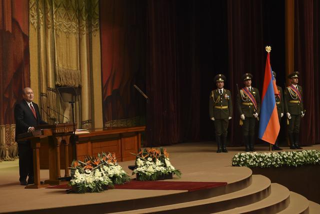 亚美尼亚新总统宣誓就职
