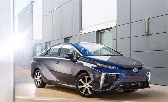 丰田首款加氢汽车亮相，续航高达550公里，特斯拉心虚了吗？